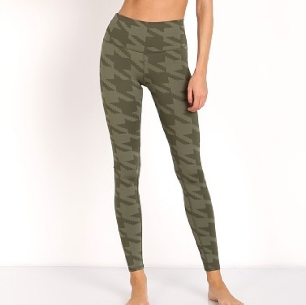 Alo Yoga High Waist Airbrush Legging Jungle Houndstooth sz MEDIUM